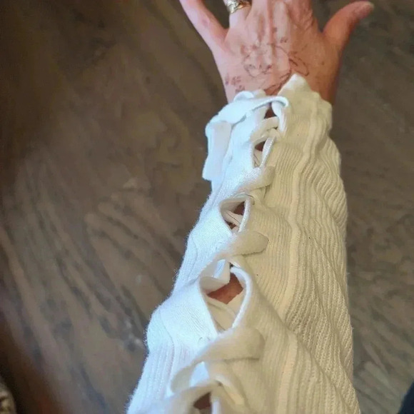 Open Arm Sweater - Picture 9 of 10